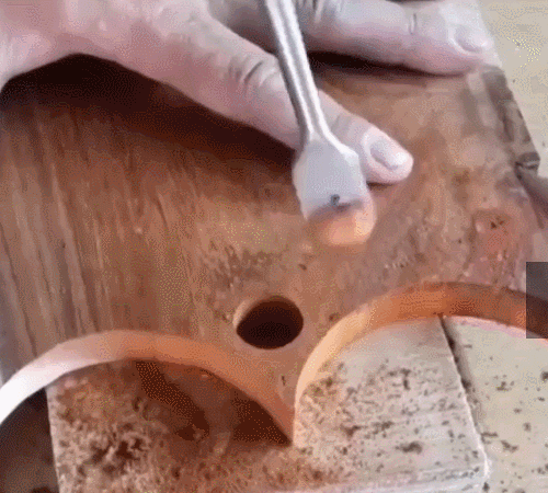 ビーズ穴あけ工具