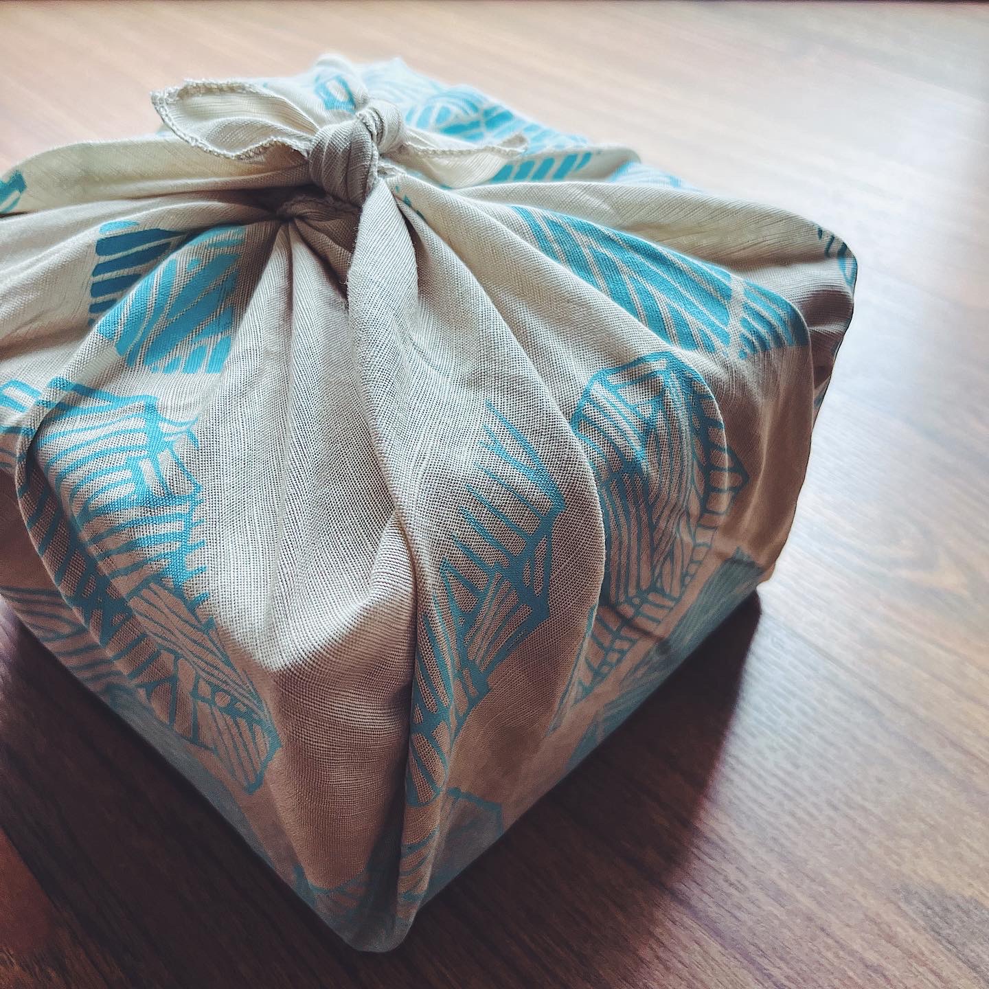 Furoshiki : And the Japanese Art of Gift Wrapping