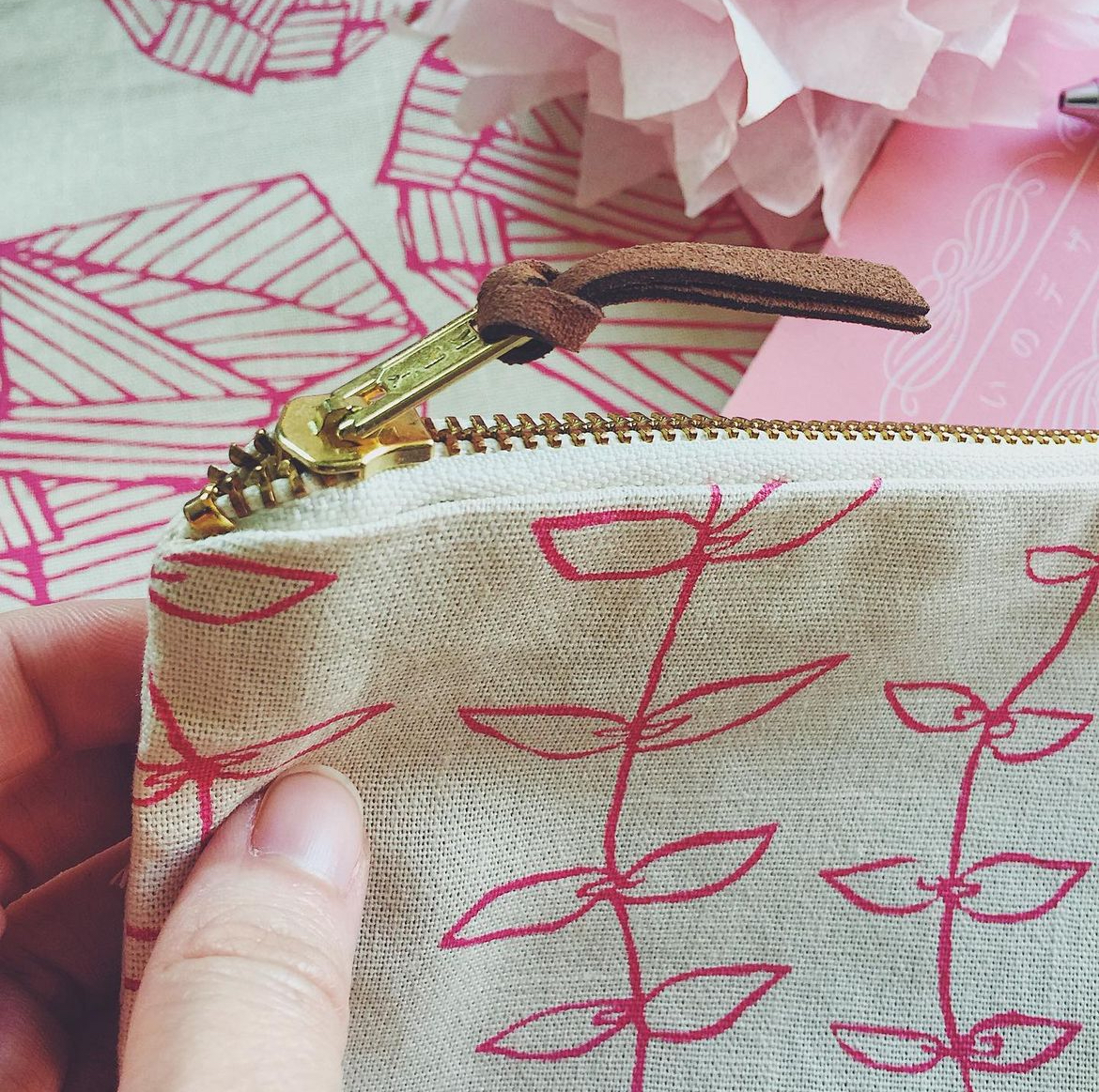 Signature Pouch - Natural / Raspberry Knots