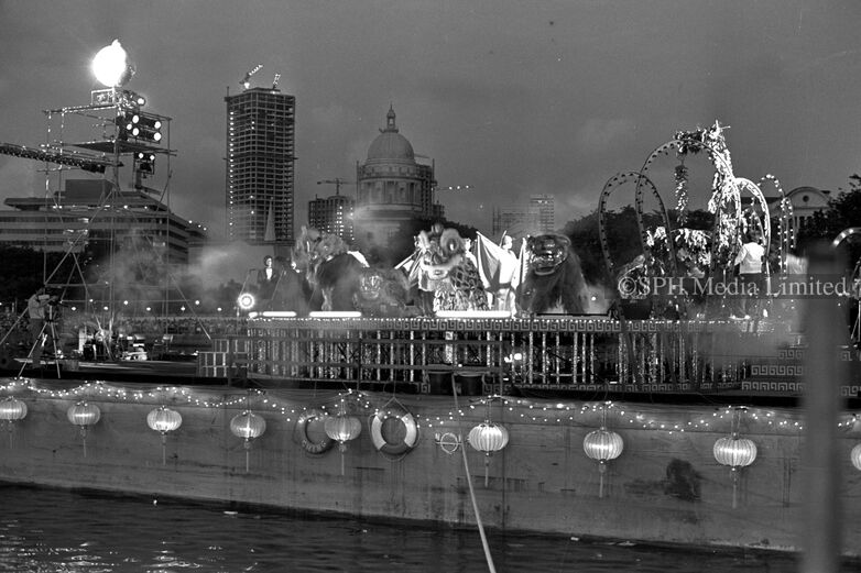 Hong Bao Special at Elgin and Cavenagh bridges 1984-My Sg Memories
