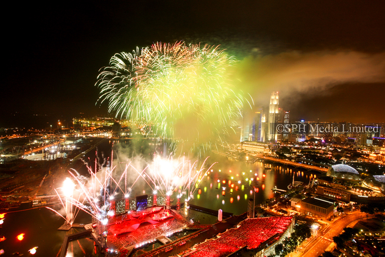 The Pageantry and Fireworks Displays of the Parade 2008-My Sg Memories