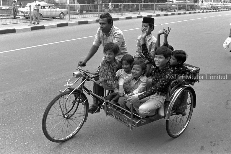 Happy Trishaw Ride at Geylang Road 1974-My Sg Memories