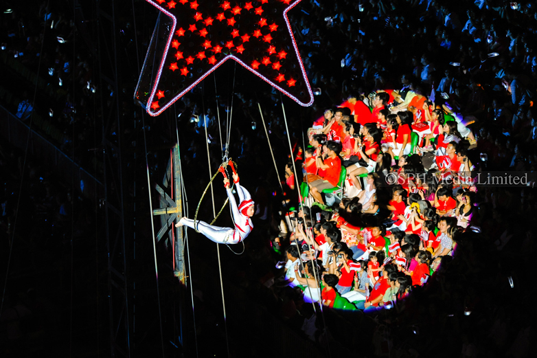 Holding On to a Star - Aerial Acrobatics at NDP 2010-My Sg Memories