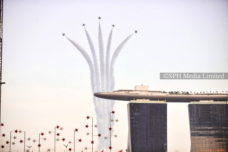 F-16 Fighter Aircraft Aerial Stunts 2010-My Sg Memories