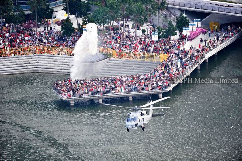 Dynamic Defence Display Near the Merlion 2011-My Sg Memories