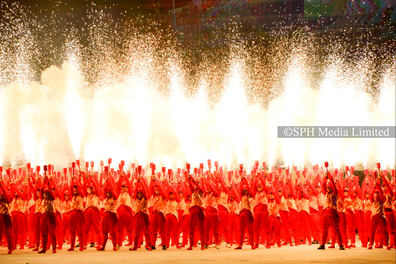 Dazzling the Audience with Pyrotechnics at NDP 2012-My Sg Memories