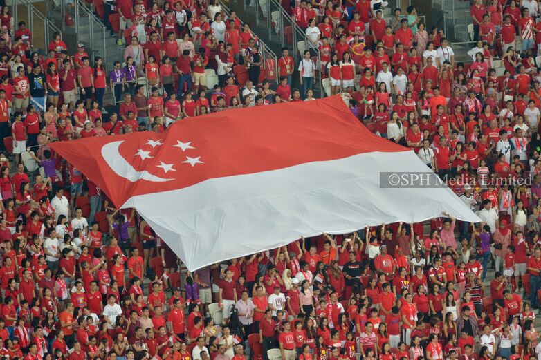 Raising the Singapore Flag during the Anthem 2016-My Sg Memories