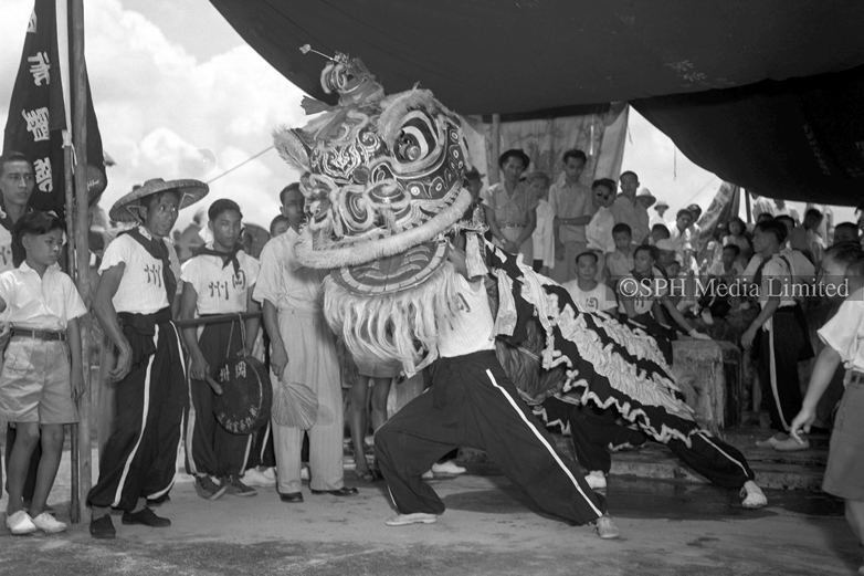 Lion Dance Performance by Kong Chow Wui Koon 1951-My Sg Memories