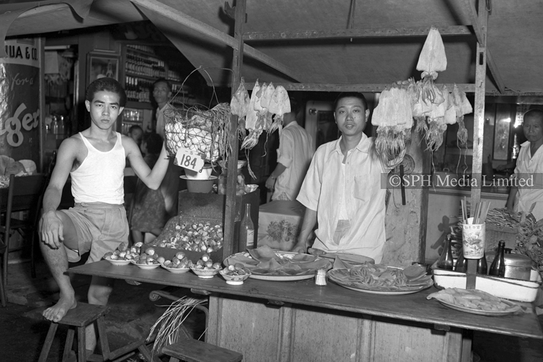 Hawkers at Bugis Street Posing 1953-My Sg Memories