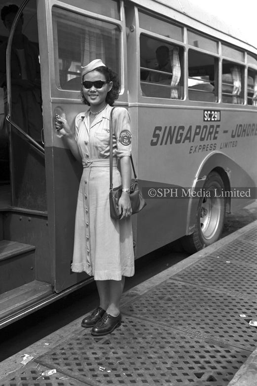 Bus Conductor of the Causeway Express Bus 1950-My Sg Memories