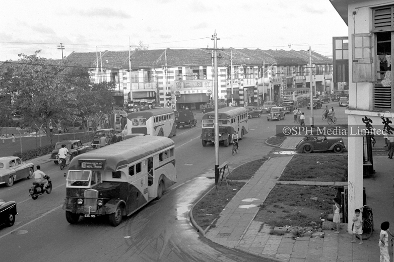 Busy Road at Serangoon Road 1956-My Sg Memories