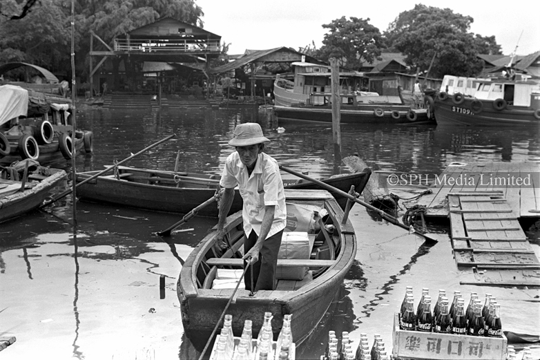 Sampan Selling Drinks at Kallang River 1976-My Sg Memories