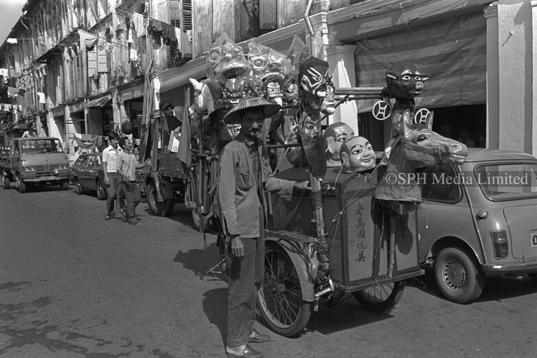 Hawking Paper Masks on a Trishaw 1977-My Sg Memories