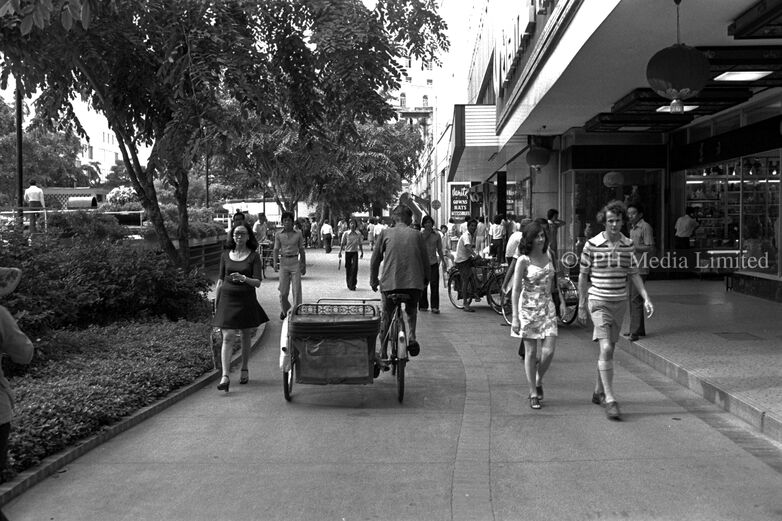 Trishaws Taking Shortcuts on the Footpath 1975-My Sg Memories