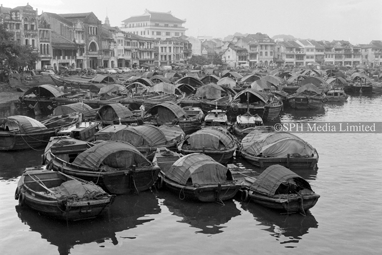 Tongkangs Parked Along Singapore River 1957-My Sg Memories