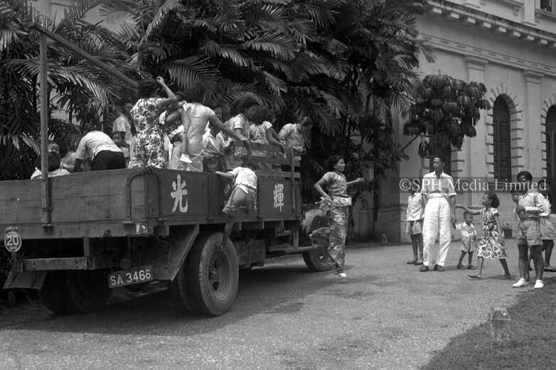 Sightseeing in the City on CNY 1951-My Sg Memories