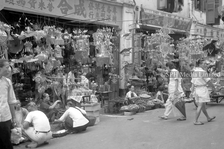 Selling Mid-Autumn Festival Lanterns in Chinatown 1952-My Sg Memories