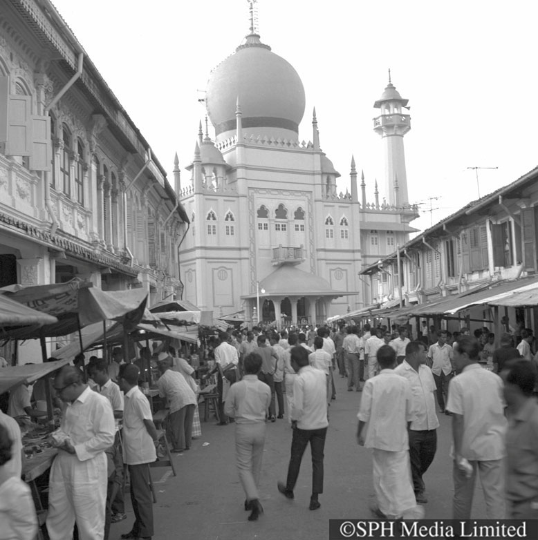 Busy Bussorah Street 1967-My Sg Memories