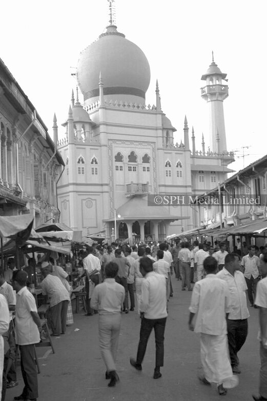 Busy Bussorah Street 1967-My Sg Memories