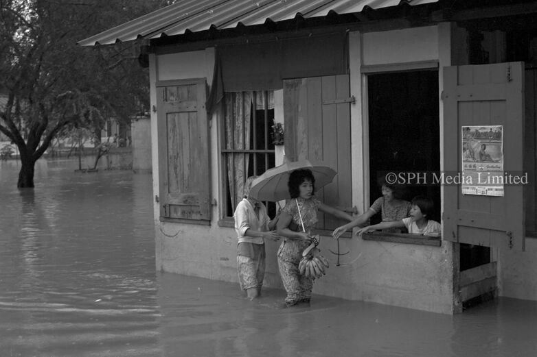 Floods Along Whampoa River 1964-My Sg Memories