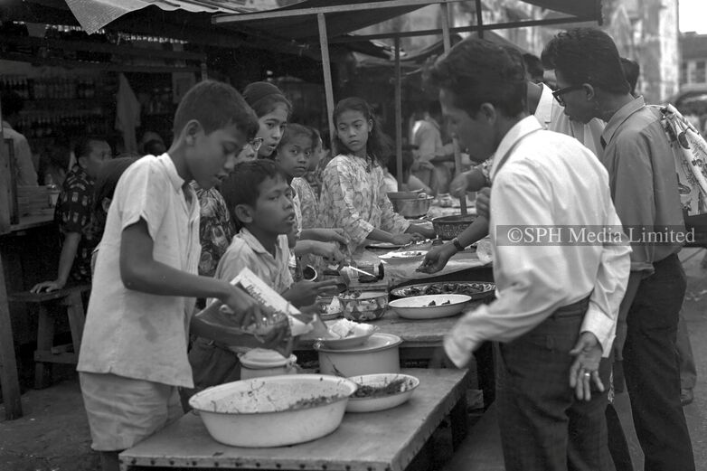 Street Hawkers During Ramadan at Bussorah Street 1965