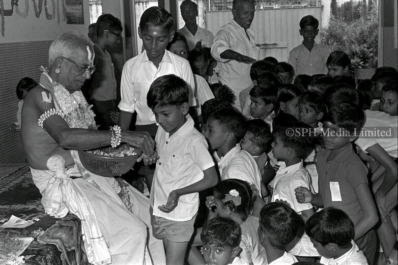 Deepavali Thattha: The Hindu Santa Claus 1970