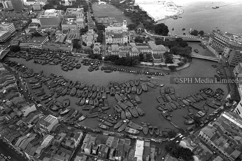 Tongkangs at Singapore River's 'Carp Belly' 1975