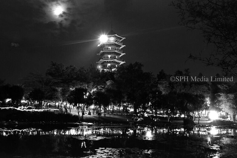 Full Moon at Chinese Garden on Lantern Festival 1979-My Sg Memories
