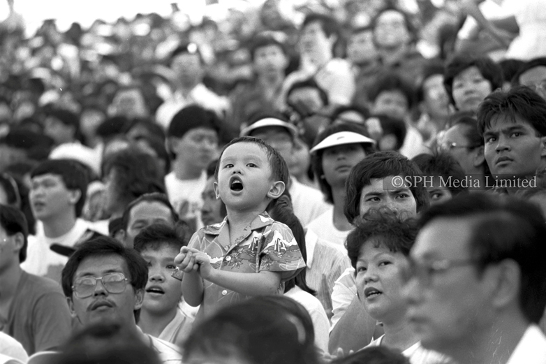 Crowd Watching NDP Livestream 1986-My Sg Memories