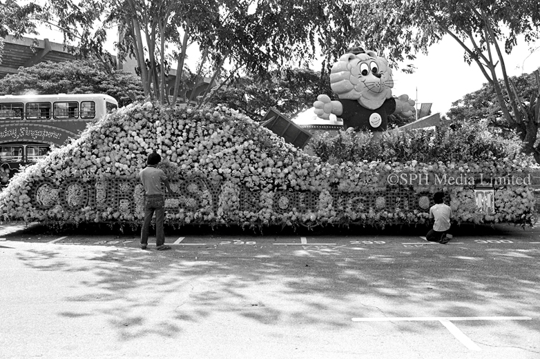 Mandarin Hotel's Float Depicting Courtesy Campaign 1982-My Sg Memories