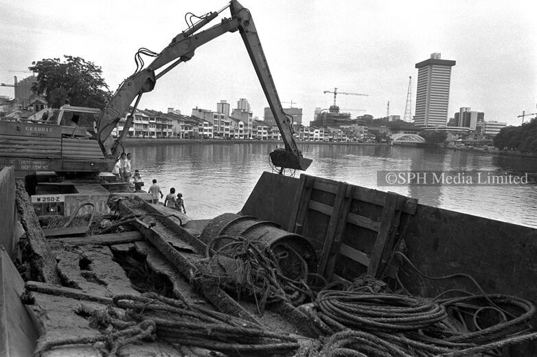 Dregdging the Singapore River 1983-My Sg Memories