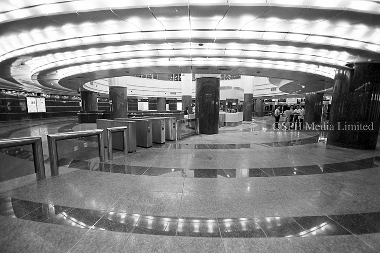 Iconic Circular Concourse of Orchard MRT Station 1987-My Sg Memories