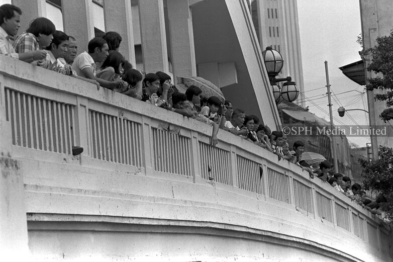 Crowds at the Singapore River Regetta 1983-My Sg Memories