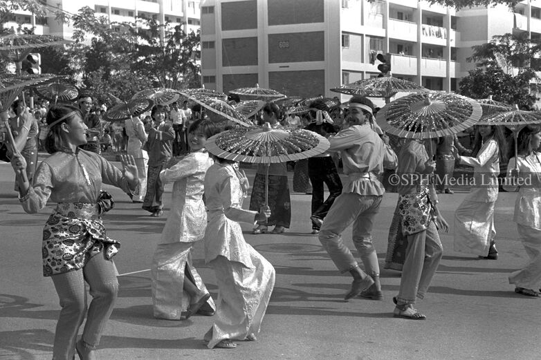 Graceful Malay Umbrella Dance at Heartland 1984-My Sg Memories