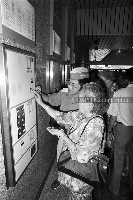 Buying an MRT Fare Card at Ang Mo Kio Station 1987-My Sg Memories