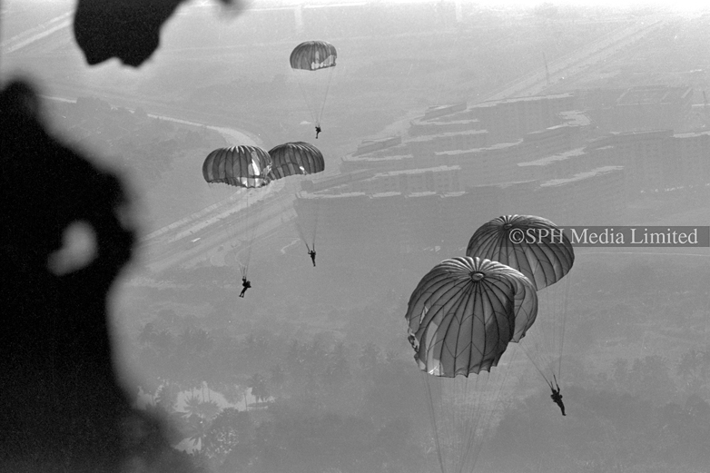 National Cadet Corps Parachuting into Yishun 1983-My Sg Memories