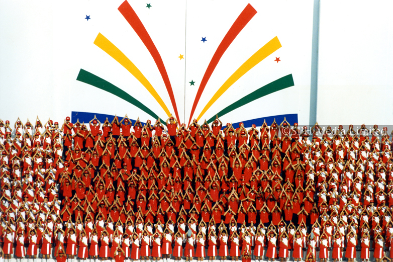 The Gigantic Choir Formed by 680 Students 1995-My Sg Memories