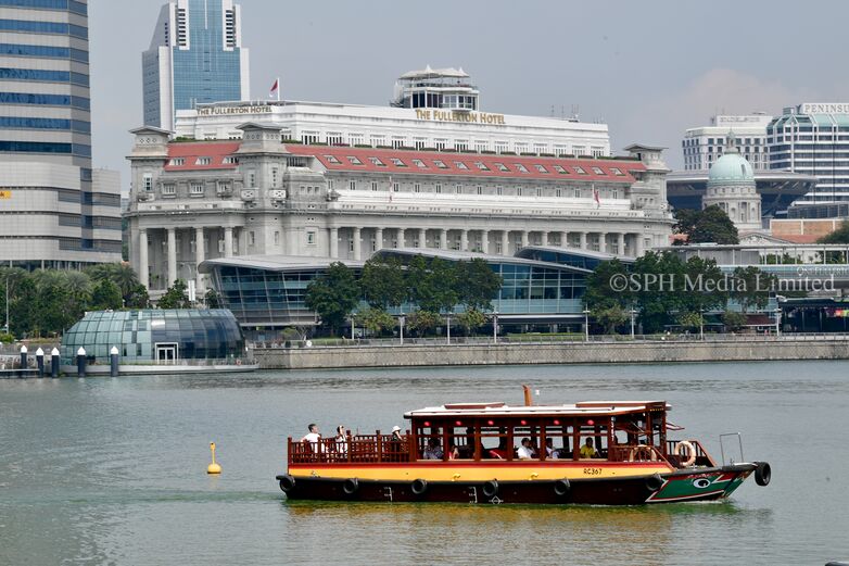 Cruising Along the Singapore River in Tongkang 2019