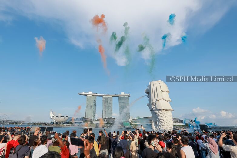 Coloured Fireworks Over Merlion 2023-My Sg Memories