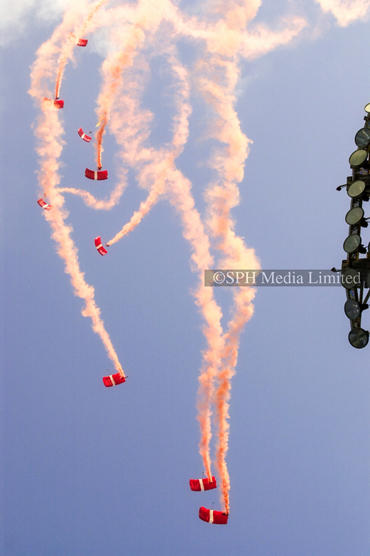 Red Lions with Smoke Trail 2002-My Sg Memories