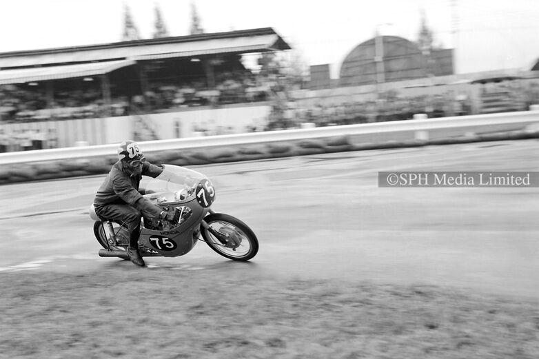 Lee Wing Sang at the Circus Hairpin 1963-My Sg Memories
