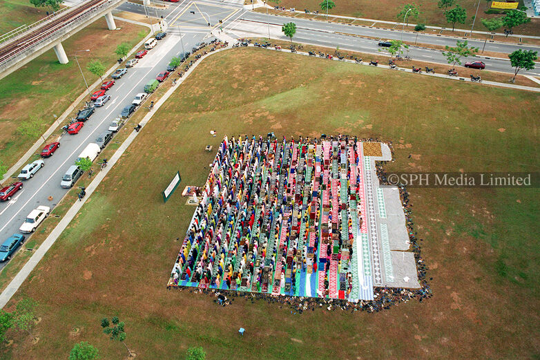 Early morning prayers in the field, 1997 Print