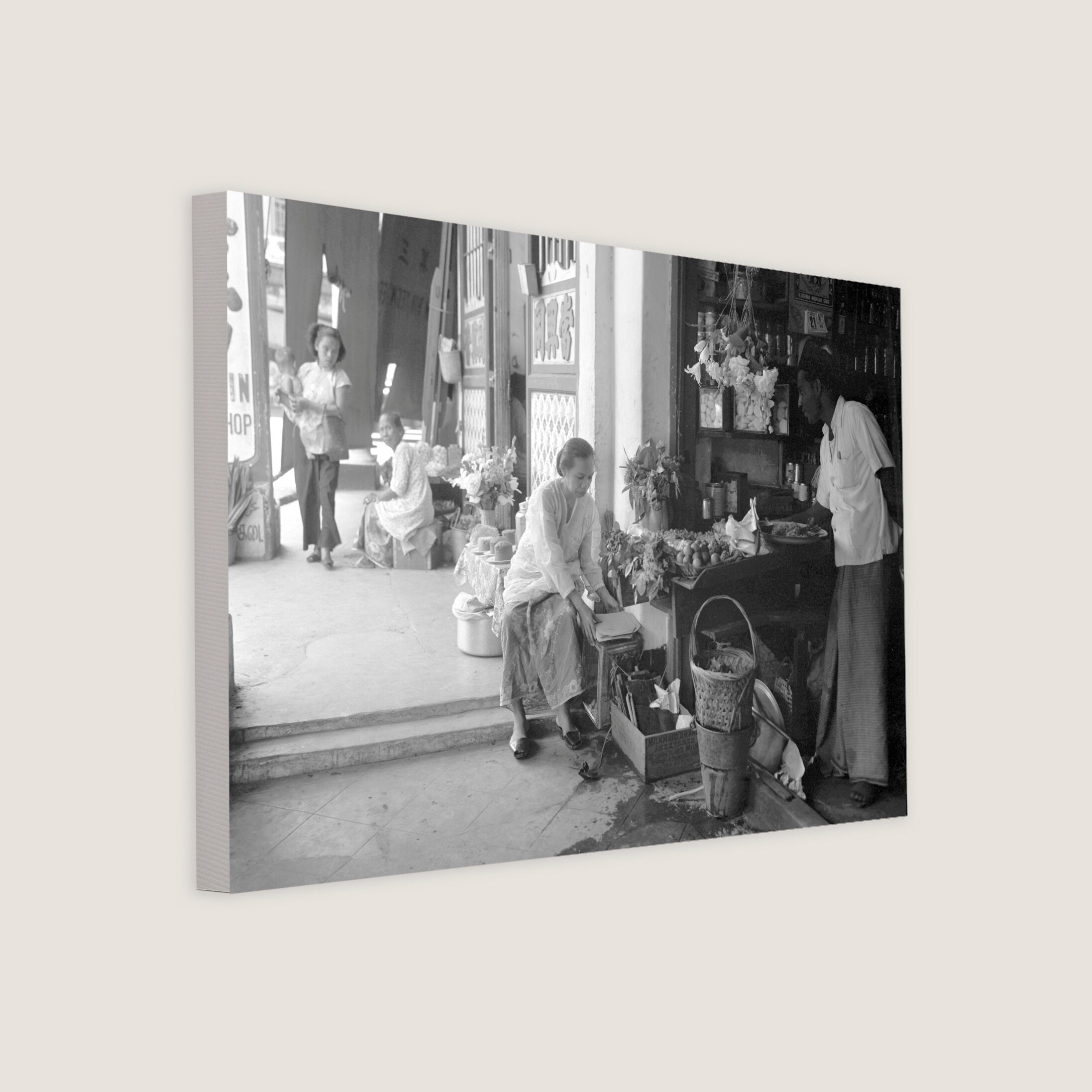 Shoppers for Hari Raya Puasa at the Five-Foot-Way 1952-My Sg Memories