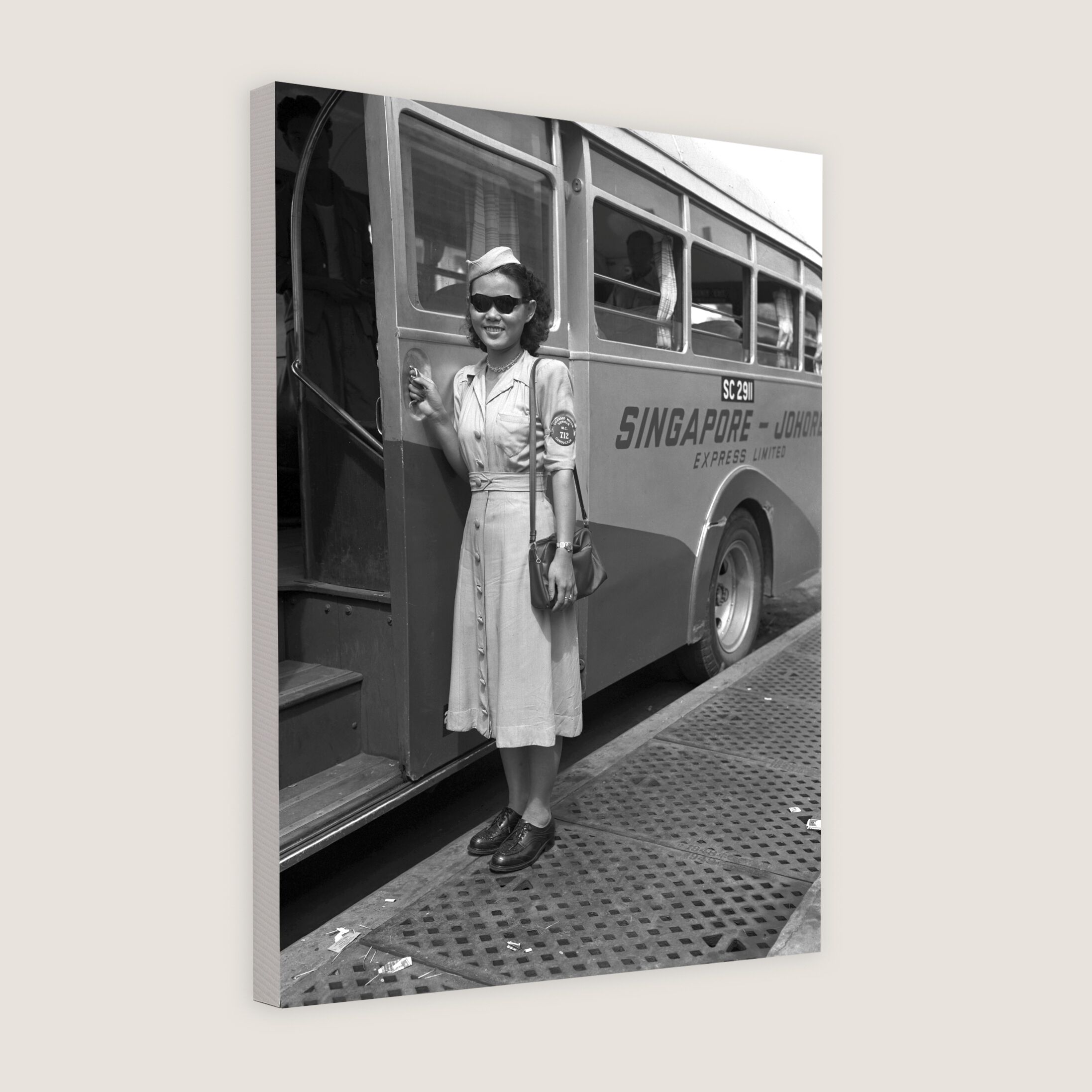 Bus Conductor of the Causeway Express Bus 1950-My Sg Memories
