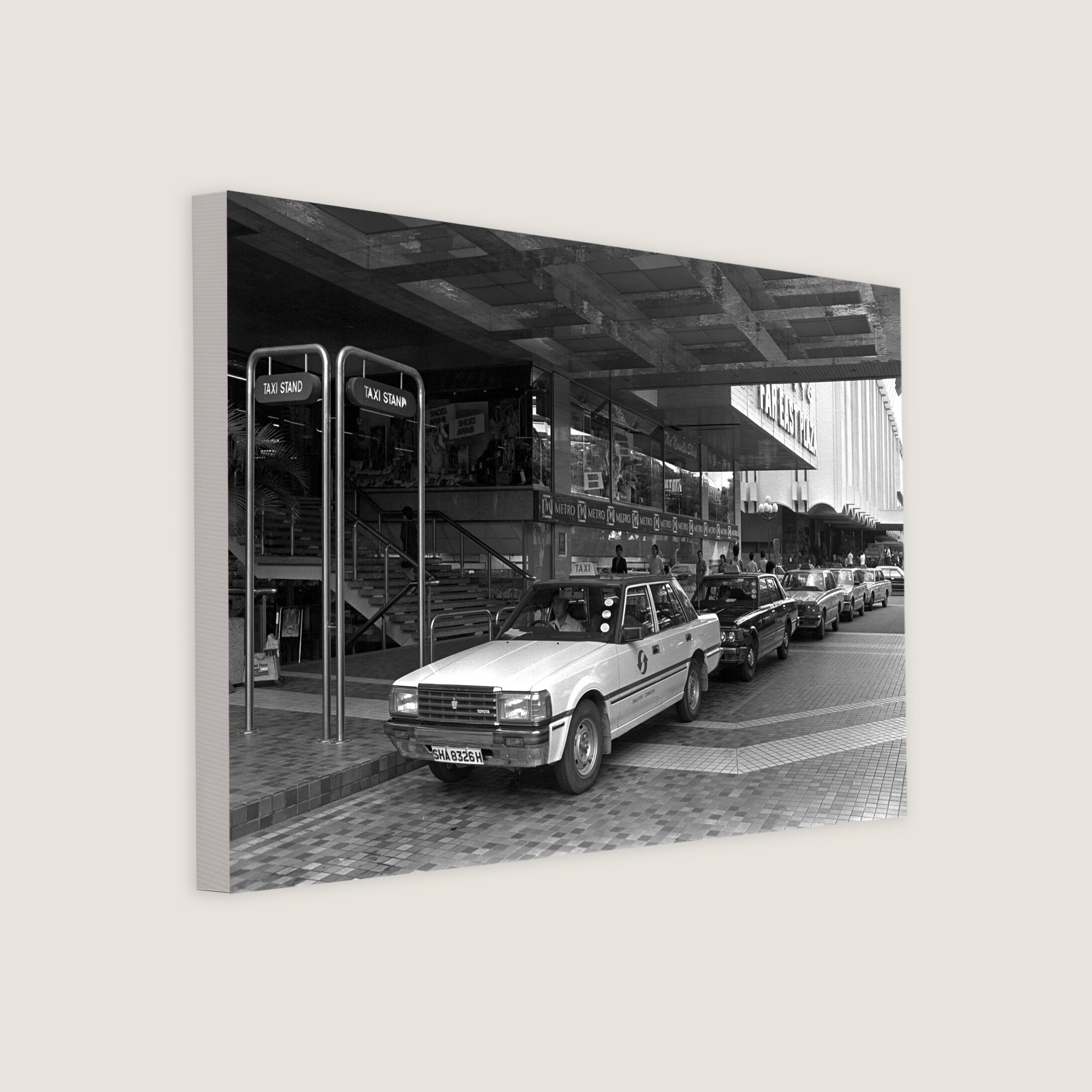 Taxis Queuing at Far East Plaza in Scotts Road 1985-My Sg Memories