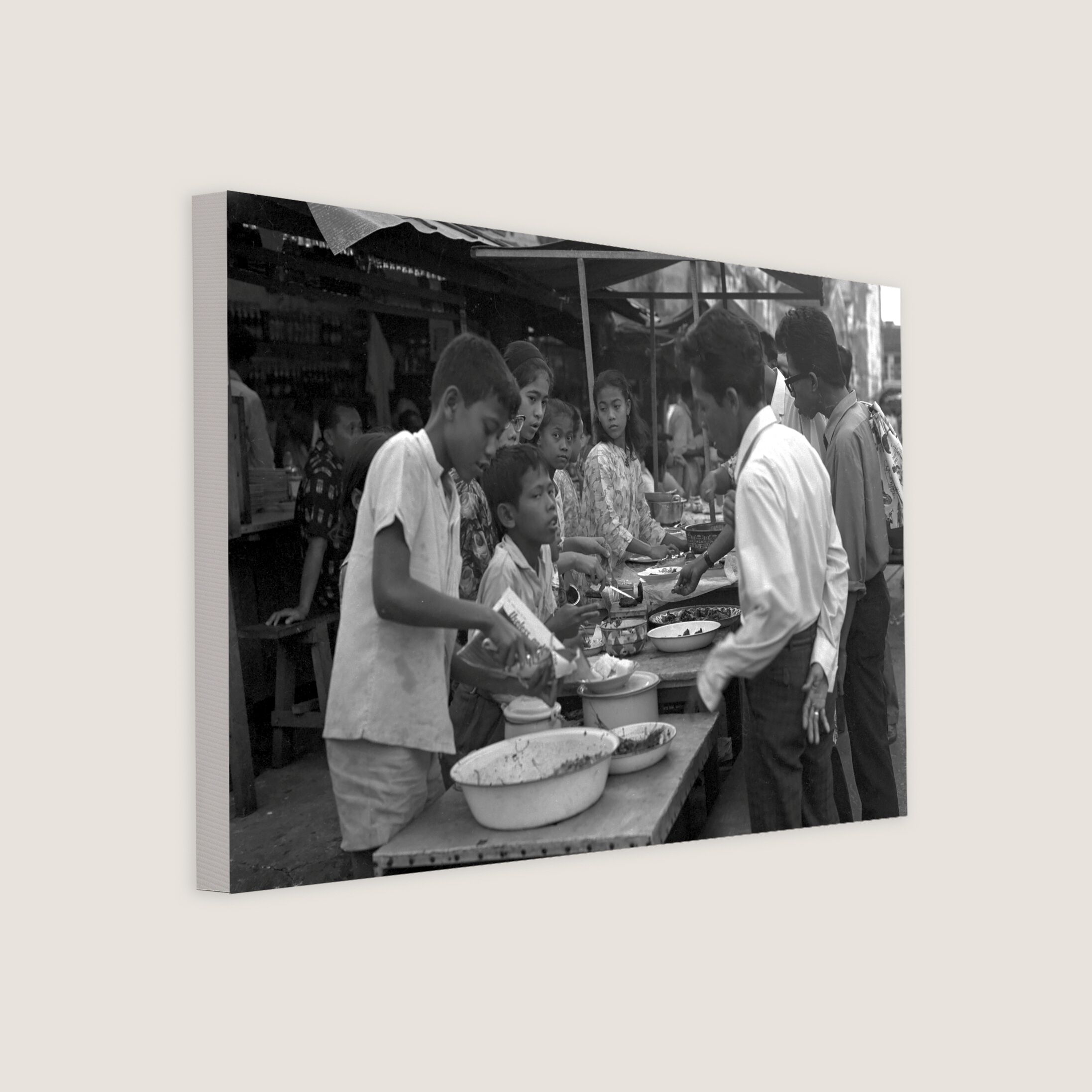 Street Hawkers During Ramadan at Bussorah Street 1965