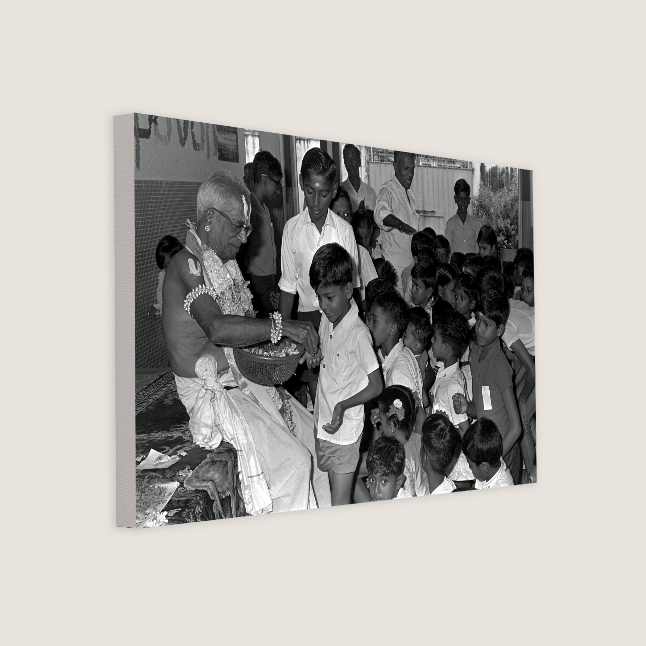Deepavali Thattha: The Hindu Santa Claus 1970