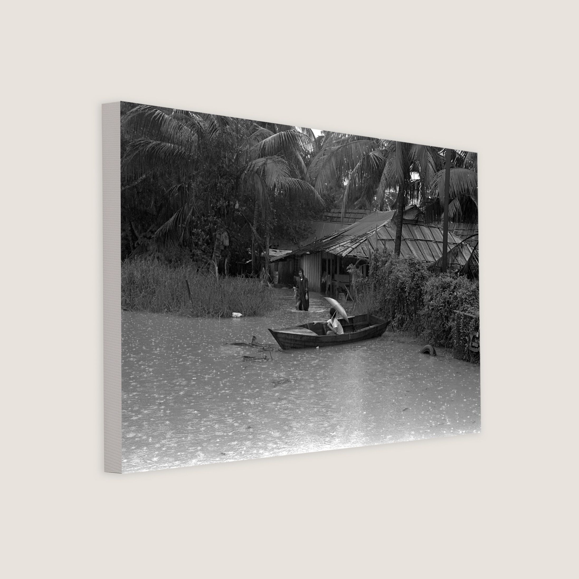 Flood Evacuation by Sampan on Kallang River 1980-My Sg Memories
