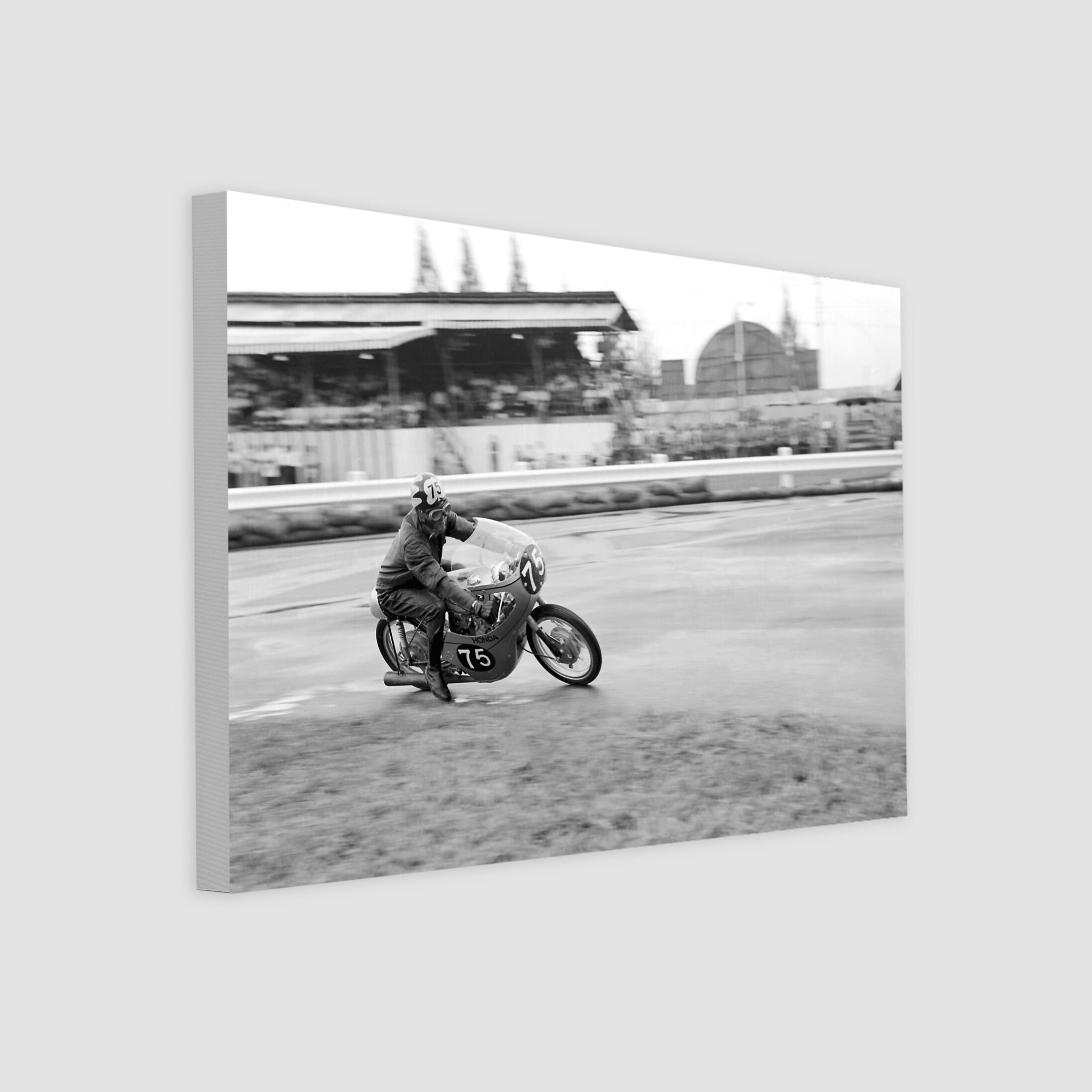 Lee Wing Sang at the Circus Hairpin 1963-My Sg Memories