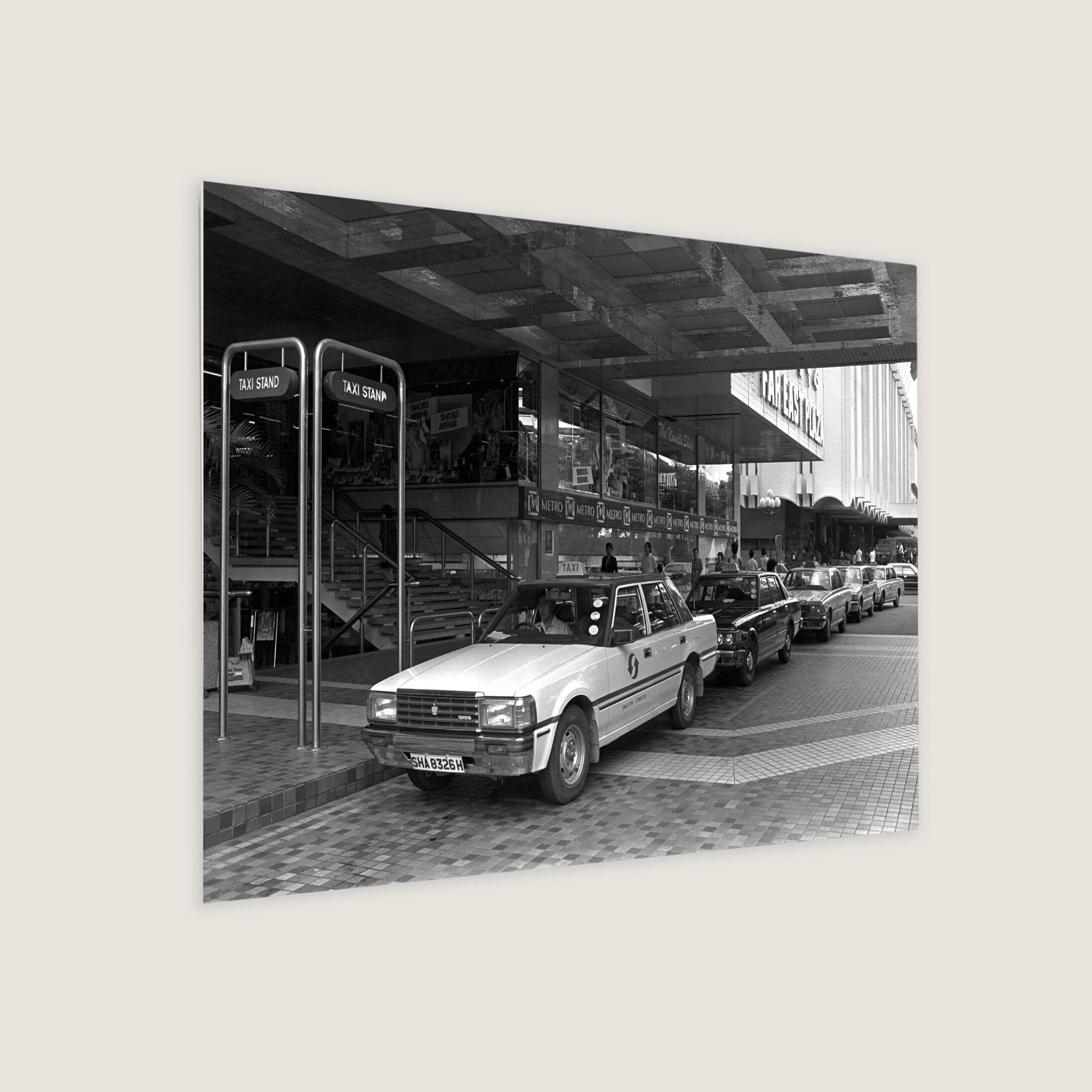 Taxis Queuing at Far East Plaza in Scotts Road 1985-My Sg Memories